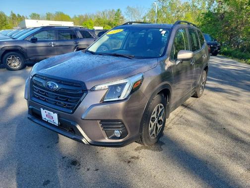 Brilliant Bronze Metallic 2023 Subaru Forester Premium