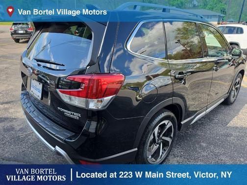 Crystal Black Silica 2022 Subaru Forester Touring
