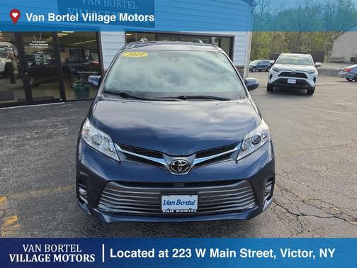 Pearl 2019 Toyota Sienna XLE
