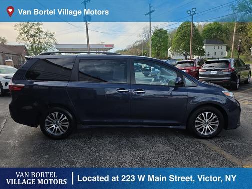 Pearl 2019 Toyota Sienna XLE