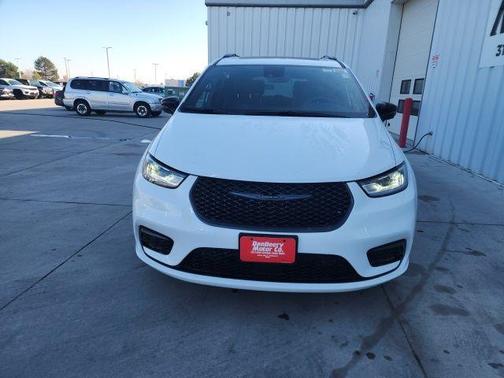 2026 Chrysler Pacifica Limited