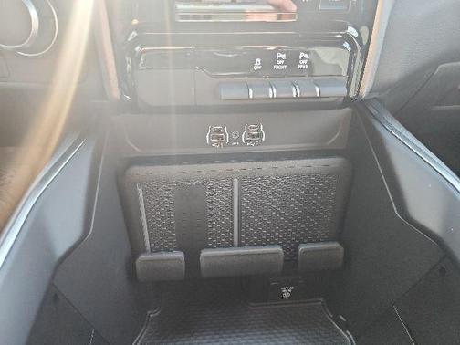 Bright White Clearcoat 2026 RAM 1500 Big Horn