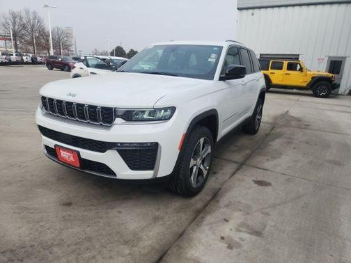 Bright White Clearcoat 2026 Jeep Grand Cherokee Limited