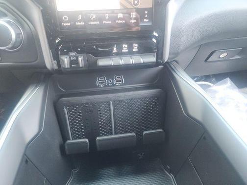 Bright White Clearcoat 2027 RAM 1500 Big Horn