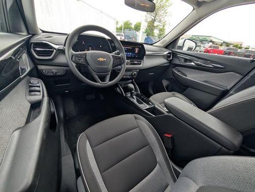 Summit White 2025 Chevrolet Trailblazer LT