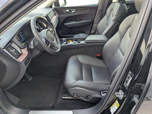 Onyx Black Metallic 2024 Volvo XC60 B5 Plus Dark Theme