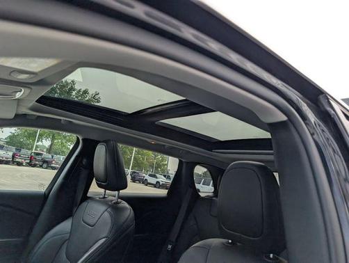 Diamond Black 2022 Jeep Cherokee Limited
