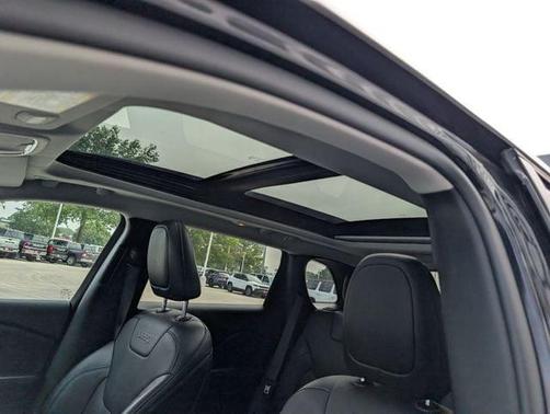 Diamond Black 2022 Jeep Cherokee Limited