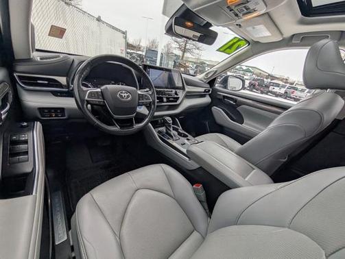 2021 Toyota Highlander Hybrid Limited