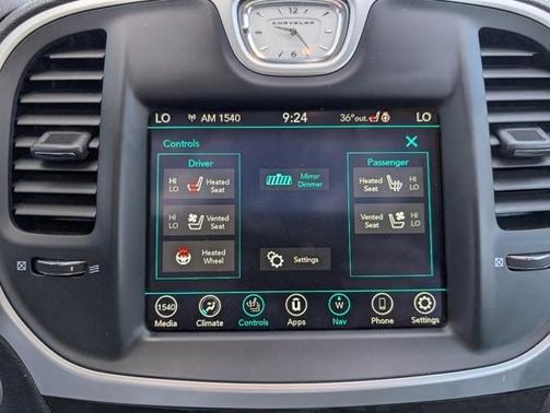 2023 Chrysler 300 Touring L