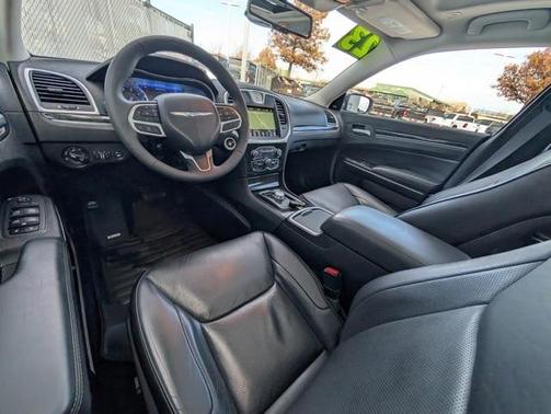 2023 Chrysler 300 Touring L