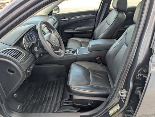 2023 Chrysler 300 Touring L