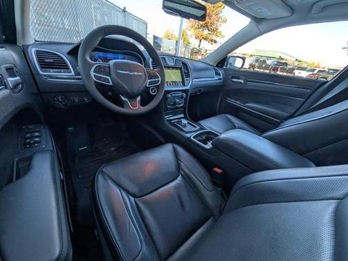 2023 Chrysler 300 Touring L