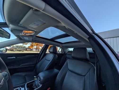 2023 Chrysler 300 Touring L