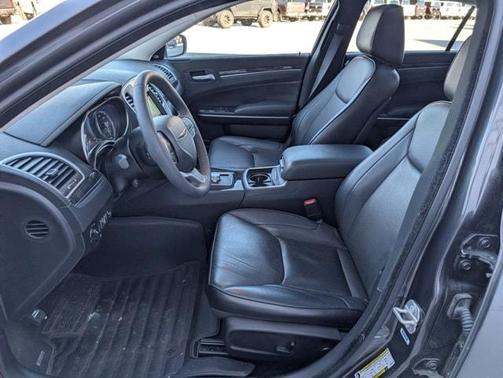 2023 Chrysler 300 Touring L