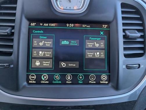 2023 Chrysler 300 Touring L