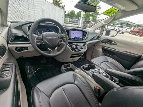 2023 Chrysler Pacifica Touring-L