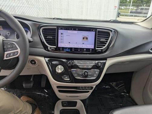 2023 Chrysler Pacifica Touring-L