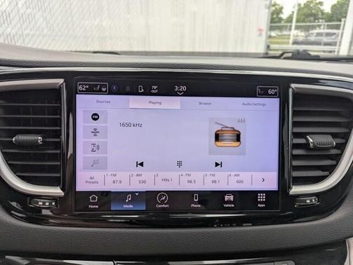 2023 Chrysler Pacifica Touring-L