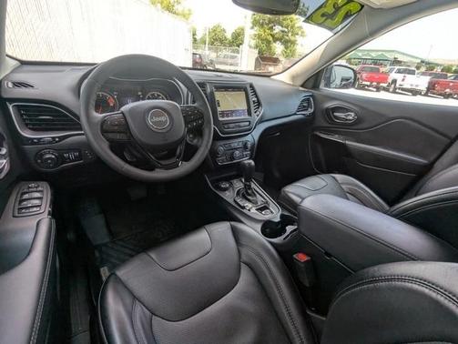 2023 Jeep Cherokee Altitude Lux
