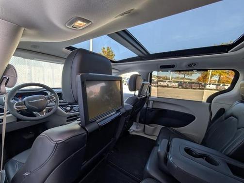 2024 Chrysler Pacifica Touring-L