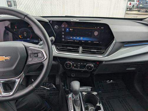 Summit White 2025 Chevrolet Trax LT