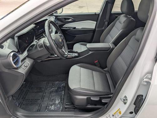 Summit White 2025 Chevrolet Trax LT