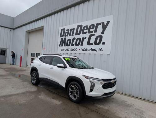 Summit White 2025 Chevrolet Trax LT