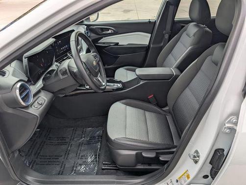 Summit White 2025 Chevrolet Trax LT