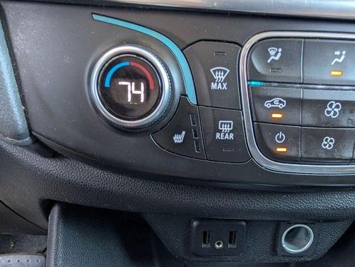 Silver Ice Metallic 2018 Chevrolet Traverse LT Cloth