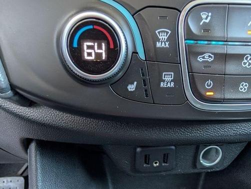 Silver Ice Metallic 2018 Chevrolet Traverse LT Cloth
