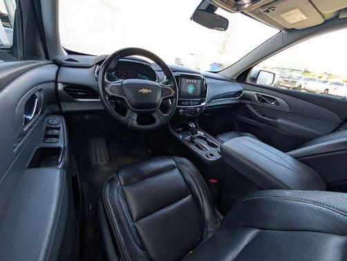 Silver Ice Metallic 2018 Chevrolet Traverse LT Cloth