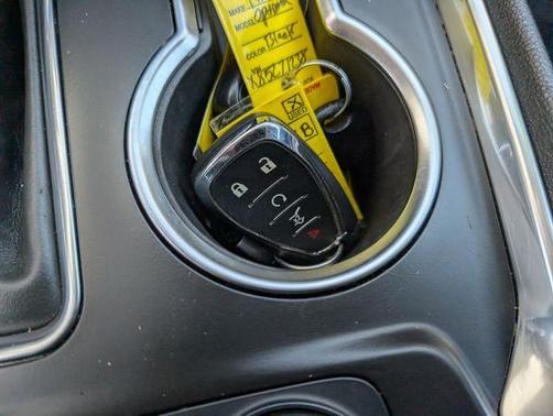 Silver Ice Metallic 2018 Chevrolet Traverse LT Cloth