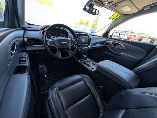 Silver Ice Metallic 2018 Chevrolet Traverse LT Cloth