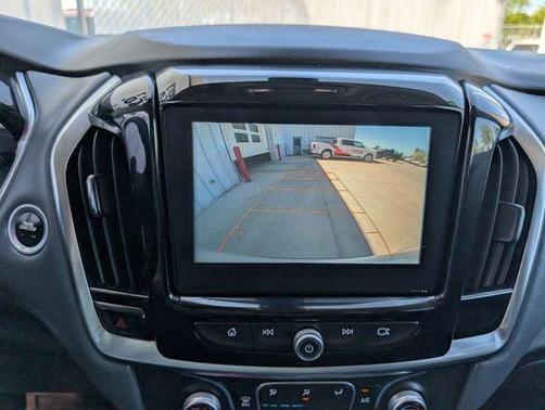 Silver Ice Metallic 2018 Chevrolet Traverse LT Cloth