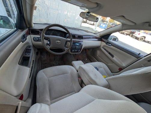 White 2007 Chevrolet Impala LT