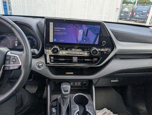 Midnight Black Metallic 2023 Toyota Highlander Platinum