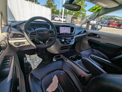 2023 Chrysler Pacifica Touring-L