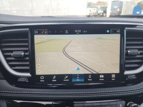 Bright White Clearcoat 2026 Chrysler Pacifica Select