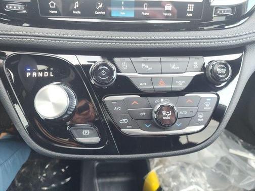 Bright White Clearcoat 2026 Chrysler Pacifica Select