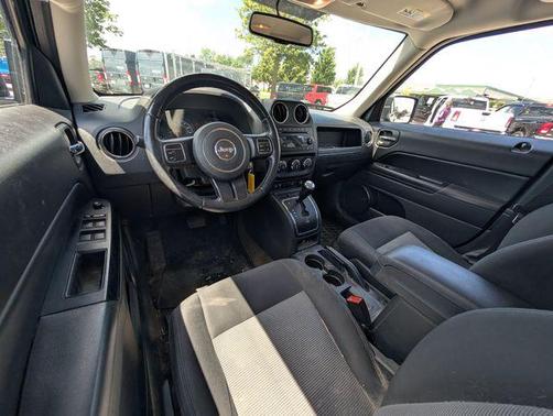 Granite Crystal Clearcoat Metallic 2016 Jeep Patriot Latitude