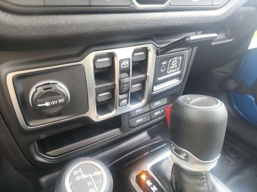 Hydro Blue Pearlcoat 2026 Jeep Gladiator Sport