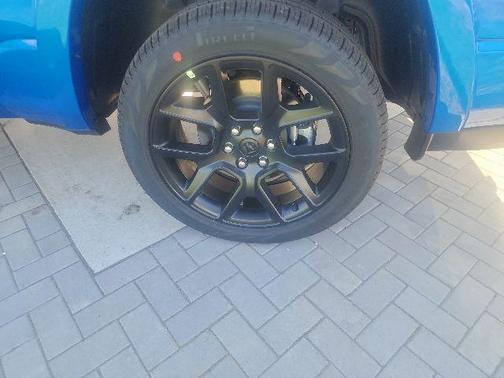 Hydro Blue Pearlcoat 2026 RAM 1500 Laramie