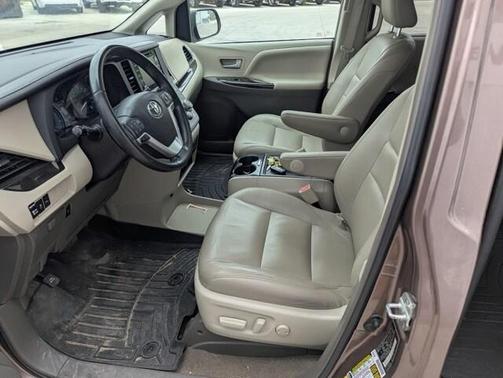 2018 Toyota Sienna XLE