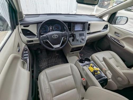 2018 Toyota Sienna XLE