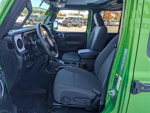 2025 Jeep Gladiator Sport