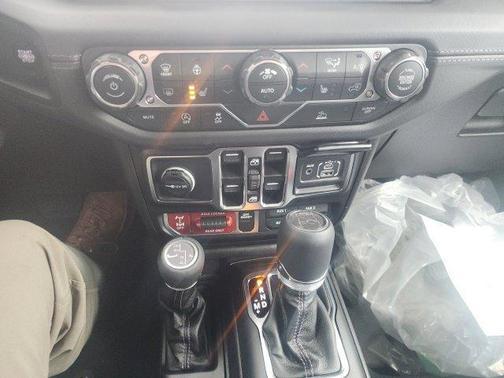Bright White Clearcoat 2026 Jeep Gladiator Sport