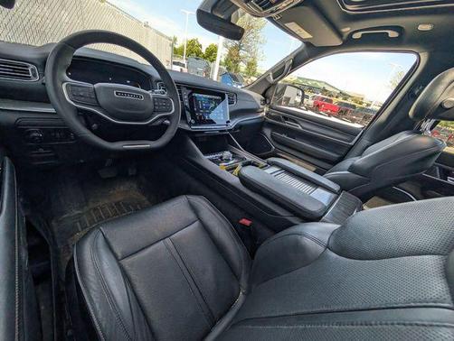 Metallic 2023 Jeep Wagoneer Series II