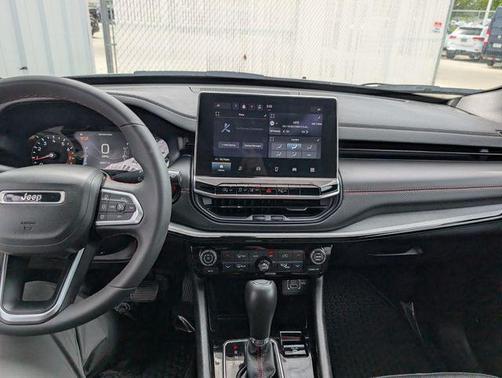 Silver Zynith 2025 Jeep Compass Trailhawk