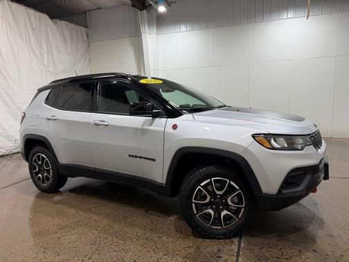 Silver Zynith 2025 Jeep Compass Trailhawk